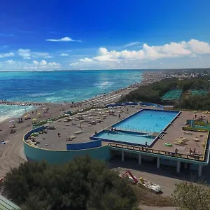 Campeggio Happy Camp Mobile Homes In Village Rosapineta, Rosolina Mare
